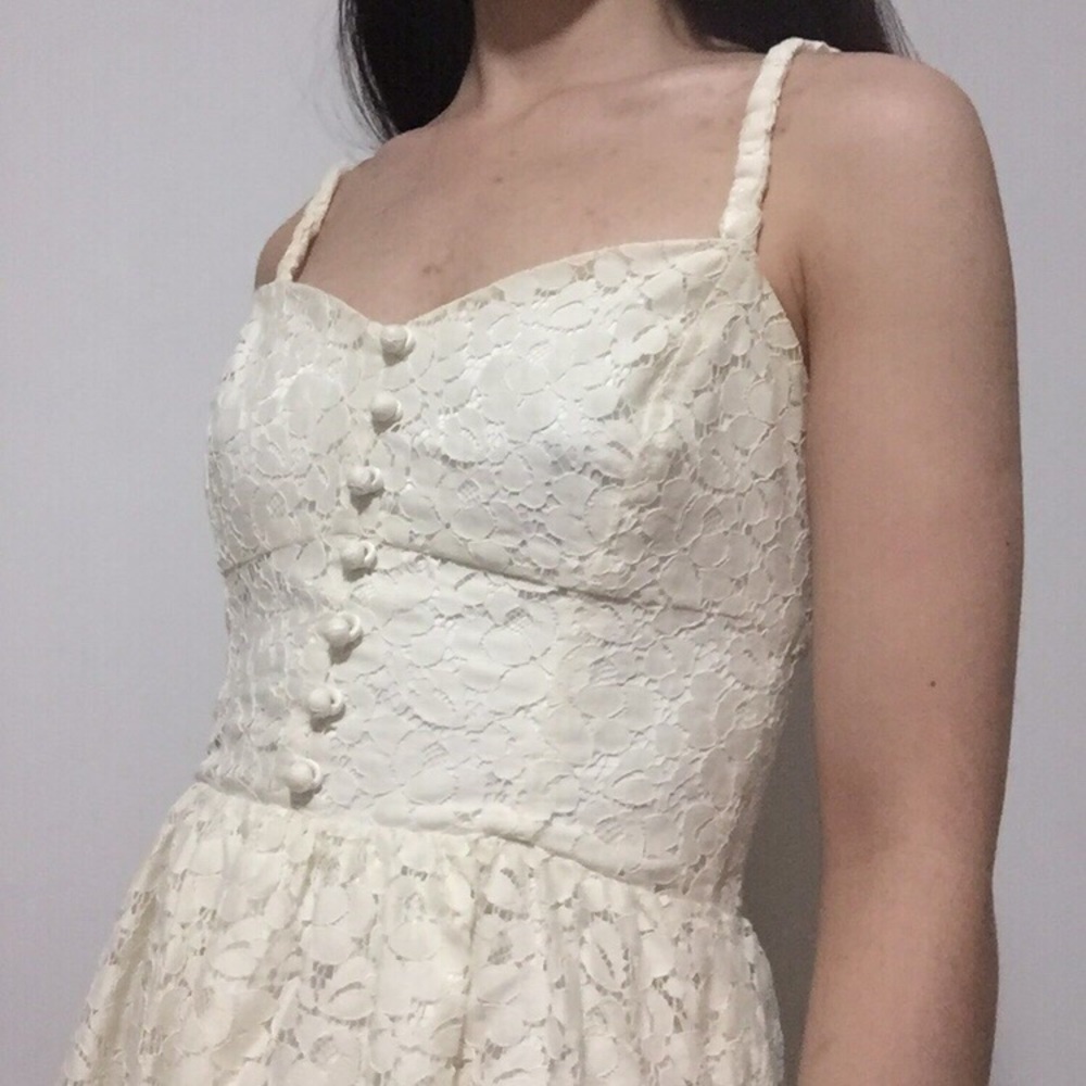 Aritizia Talula cream floral lace dress
